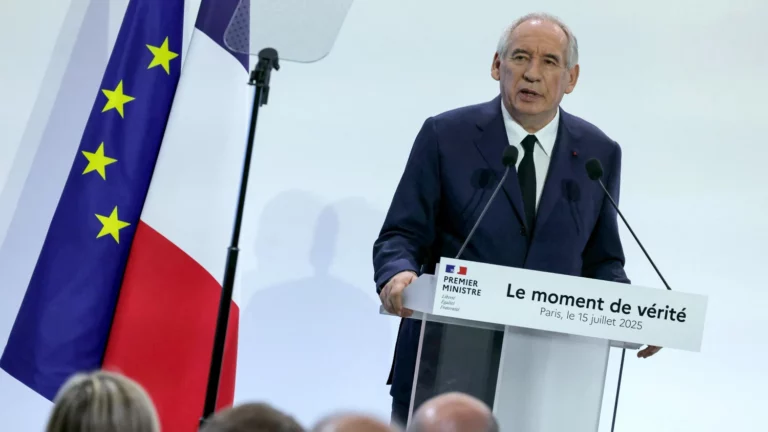 austerite-a-perpetuite-france-sous-tutelle-commission-europeenne-bayrou-verite-budget-2026.jpg_fit-1500x0-q87-hash00